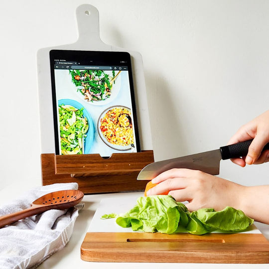 Marble-Acacia-Wood-Cutting-Board-Ipad